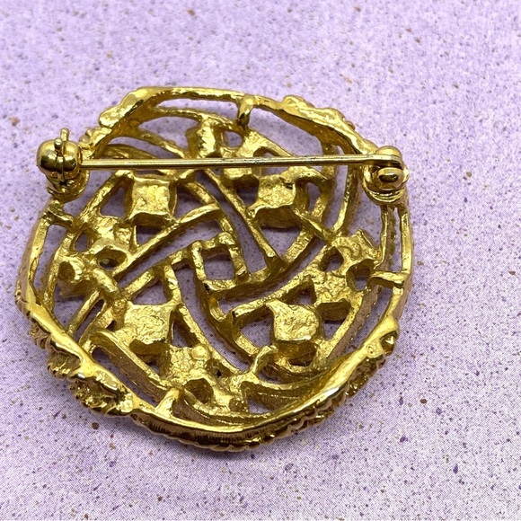 Goldtone Rhinestone Vintage Round Brooch - Picture 4 of 7